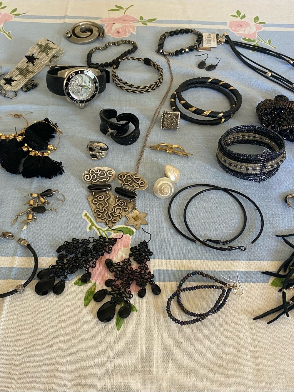 Black and Gold Mixed Metal Women's Jewelry Set - Brand Unspecified